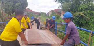 Polsek Lempuing Jaya Turun Tangan, Jembatan Penghubung Desa Akhirnya Dibenahi