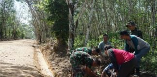 Selain Bangun Jalan, Satgas TMMD Kodim 0402/OKI Lestarikan Lingkungan