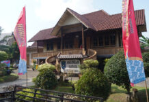 Bupati Muchendi Dorong Rumah Adat OKI di Anjungan Sumsel Jadi Pusat Kegiatan Masyarakat