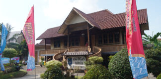 Bupati Muchendi Dorong Rumah Adat OKI di Anjungan Sumsel Jadi Pusat Kegiatan Masyarakat