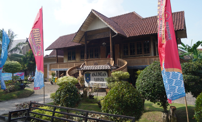 Bupati Muchendi Dorong Rumah Adat OKI di Anjungan Sumsel Jadi Pusat Kegiatan Masyarakat