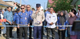 Resmikan Dua Ruas Jalan di Ketapang, Bupati Egi Dorong Konektivitas dan Pertumbuhan Ekonomi Desa
