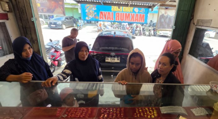 Amerika Jaga Dolar Tetap Stabil, Harga Emas Kompak Anjlok