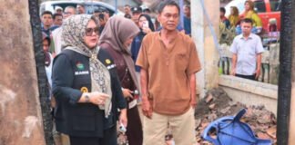 Plt. Bupati Muara Enim Gerak Cepat Salurkan Bantuan Korban Kebakaran di Lebak Budi