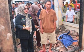 Plt. Bupati Muara Enim Gerak Cepat Salurkan Bantuan Korban Kebakaran di Lebak Budi