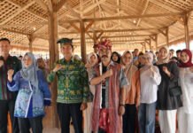 Perkuat Ekonomi Kreatif Berbasis Budaya, Pemkab Lampung Selatan Latih Generasi Muda Lestarikan Ikat Tukkus