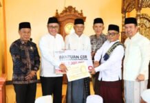 Safari Jumat di Kumun Debai, Wako Alfin Serahkan Bantuan untuk Masjid Nurul Huda