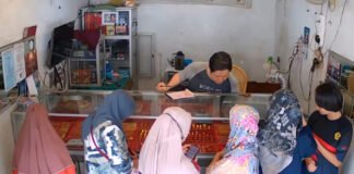 Harga Emas Hari Ini Kembali Rontok, Dipengaruhi Konflik Iran dan Amerika Serikat