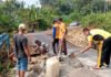Lewat Program BELIDA, Polsek Jayaloka Perbaiki Tanggul Jembatan di Desa Purwodadi