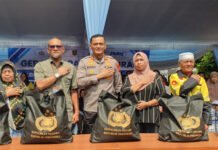 Dukung Program Presiden, Polda Sumsel dan Bulog Bagikan Ribuan Paket Pangan di 17 Wilayah
