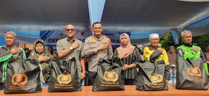 Dukung Program Presiden, Polda Sumsel dan Bulog Bagikan Ribuan Paket Pangan di 17 Wilayah