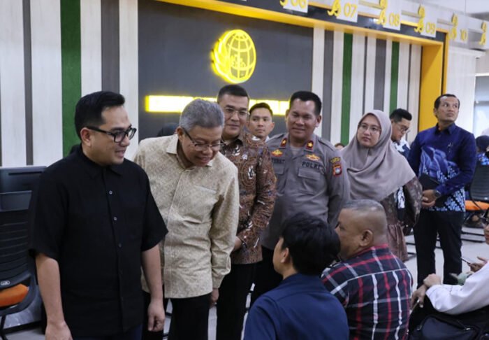 Tinjau Kantah Kota Batam Bersama Komisi II DPR RI, Wamen ATR/Waka BPN Pastikan Pelayanan Pertanahan Berjalan Optimal