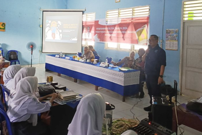 Kesbangpol dan BNNK OKI Edukasi Puluhan Siswa SMKN 1 Jejawi Tentang Bahaya Narkoba