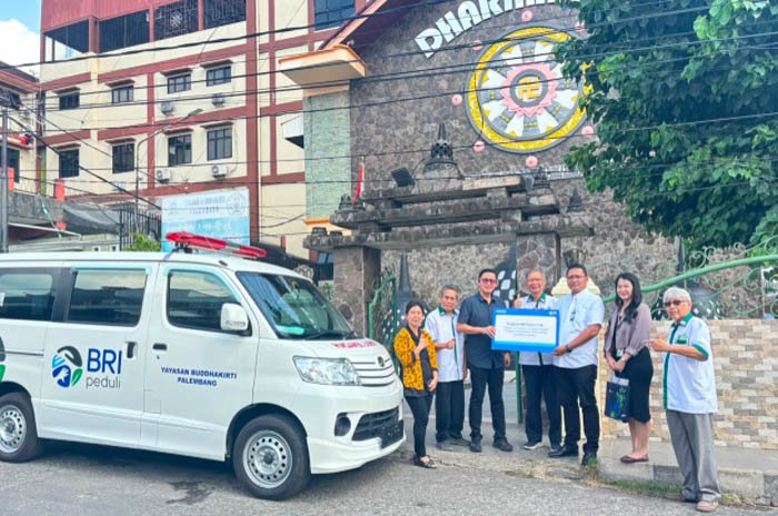 Dukung Pelayanan Sosial, BRI Serahkan Mobil Jenazah ke Yayasan Buddhakirti
