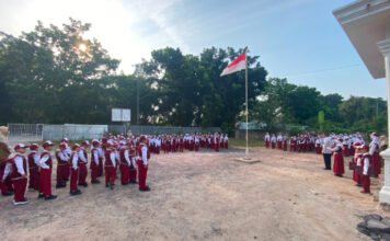 BNNK OKI Edukasi Pelajar tentang Bahaya Narkoba Lewat Upacara Bendera di SDS Muthiah Islamic School