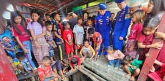 Paus Biru Terdampar di Permukiman Warga Banyuasin, Polda Sumsel Lakukan Evakuasi