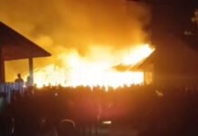 SMPN 6 Cengal Terbakar, Warga Heboh dan Berjibaku Padamkan Api