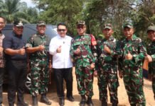 Kasdim 0402/OKI Dampingi Kepala Staf Kepresidenan Tinjau Lokasi Cetak Sawah Rakyat di Tanjung Lubuk