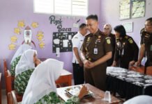 Pastikan Tepat Sasaran, Kajati Lampung Tinjau Pelaksanaan MBG di Tanggamus