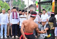 Hujan Tak Surutkan Semangat Warga, Kehadiran Bupati Radityo Egi Perkuat Tradisi Sedekah Bumi 206 Tahun di Sumur Kumbang