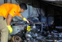 Rumah Diduga Jadi Gudang BBM Terbakar, Polisi Amankan Puluhan Drum dan Mesin Pompa