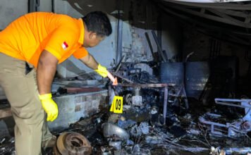 Rumah Diduga Jadi Gudang BBM Terbakar, Polisi Amankan Puluhan Drum dan Mesin Pompa