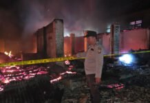 Rumah Panggung di OKU Ludes Terbakar, Polisi Bergerak Cepat Amankan Lokasi