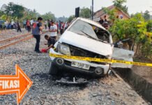 Kereta Api Bukit Selero Tabrak Minibus di Prabumulih, Empat Orang Meninggal Dunia
