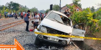 Kereta Api Bukit Selero Tabrak Minibus di Prabumulih, Empat Orang Meninggal Dunia