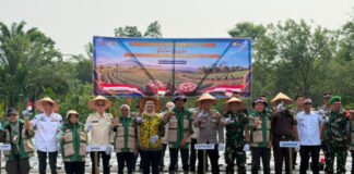 Kapolres Lahat Pimpin Penanaman Bawang Putih di Lahan 15 Hektare