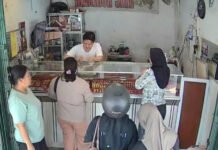 Awal Pekan, Harga Emas Kompak Anjlok Usai Stabil Sehari Sebelumnya