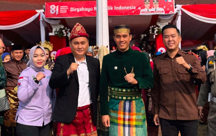 Semarak HUT ke-81 RI di OKI, Ratusan Penari Kibarkan Selendang dan Bendera Berlogo Bank Sumsel Babel