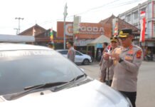Semarakkan HUT ke-81 RI, Polres PALI Bagikan Bendera Merah Putih ke Masyarakat