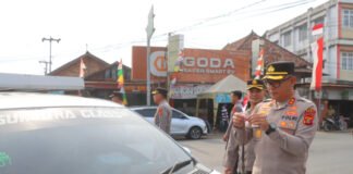 Semarakkan HUT ke-81 RI, Polres PALI Bagikan Bendera Merah Putih ke Masyarakat