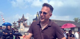 Bukan di Bali, Ngaben Massal Balinuraga Memikat Turis Italia dan Puluhan Ribu Pengunjung