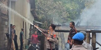 Tim Gabungan Sigap Padamkan Kebakaran Empat Rumah di Jejawi OKI