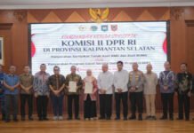 Serahkan Sertipikat Aset BMD dan BUMD Pemprov Kalsel, Wamen Ossy: Perkuat Kepastian Hukum Aset Daerah