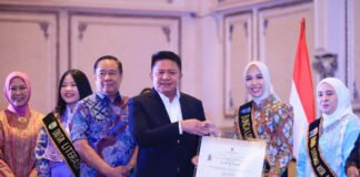 Ike Muchendi Raih Penghargaan Bhakti Adipustaka Sumsel 2026