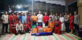 Turun ke Lokasi Karhutla Deling, Bupati Muchendi Semangati Petugas di Garis Depan