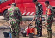 TNI Hadir di Tengah Kemarau, Warga Pengarayan Dapat Bantuan Air Bersih