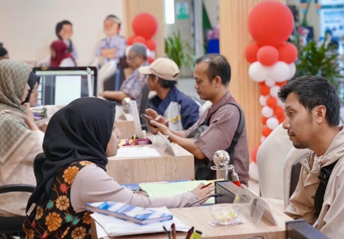 Di Tengah Kesibukan, Warga Manfaatkan PELATARAN untuk Urusan Pertanahan saat Akhir Pekan