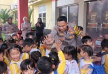 Kapolres OKI Edukasi Siswa TK Tentang Bahaya Karhutla Sejak Dini