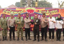 Semarak HUT ke-81 TNI, Kapolres Ogan Ilir Berikan Tumpeng dan Peralatan Tenis Meja ke Dandim 0402/OKI-OI