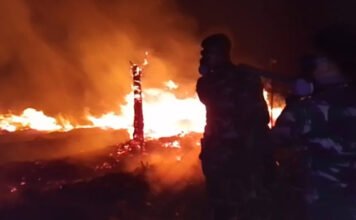 Gerak Cepat Babinsa Koramil 402-07/Indralaya Selamatkan Rumah Warga dari Kobaran Api