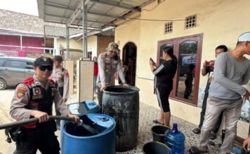 Kemarau Panjang, Polres OKI Bersama TNI dan BPBD Salurkan Air Bersih untuk Warga Jua-Jua serta Sidakersa
