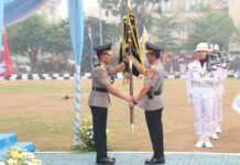 Serah Terima Pataka Atidhira Wirabakti, Irjen Pol. Rony Samtana Resmi Pimpin Polda Sumsel