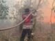 Api Membakar Lahan di Perigi, Polres OKI dan Warga Berjibaku Cegah Karhutla Meluas